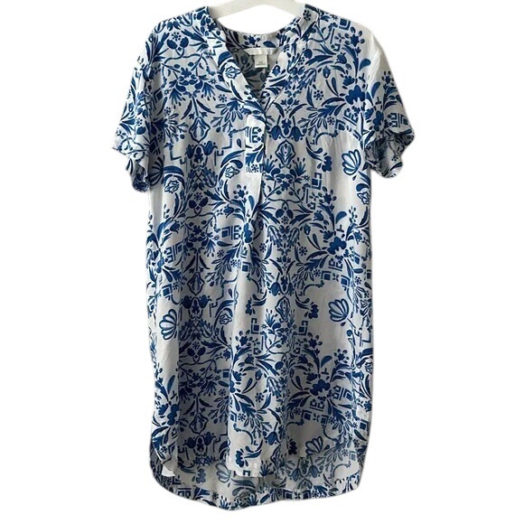 H&M Dresses & Skirts - H&M Blue and White Floral Dress Small